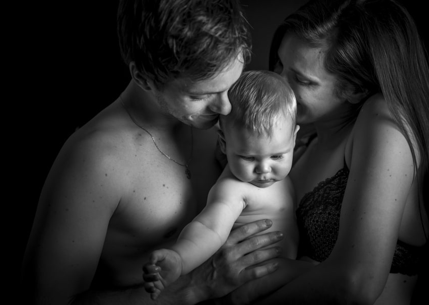 Photographie de famille avec bébé | Photographe portrait | Montauban | Villeneuve-sur-Lot | Agen | Toulouse