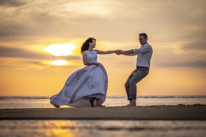 Trash the Dress - Mariée plage océan - Photographe Valérie Jaubert Montauban