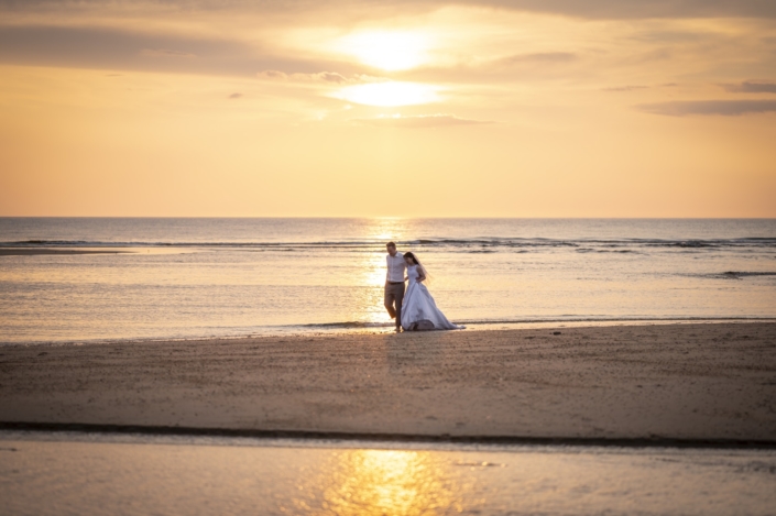 Trash the Dress - Mariée plage océan - Photographe Valérie Jaubert Montauban