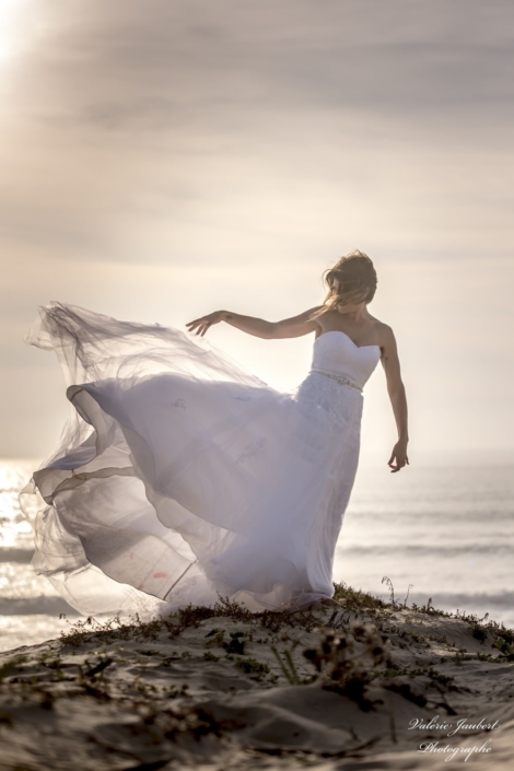 Trash the Dress - Mariée plage océan - Photographe Valérie Jaubert Montauban