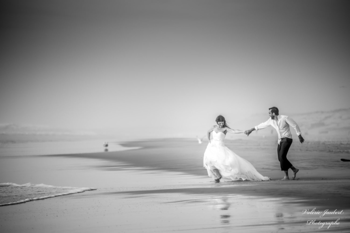 Trash the Dress - Mariée plage océan - Photographe Valérie Jaubert Montauban