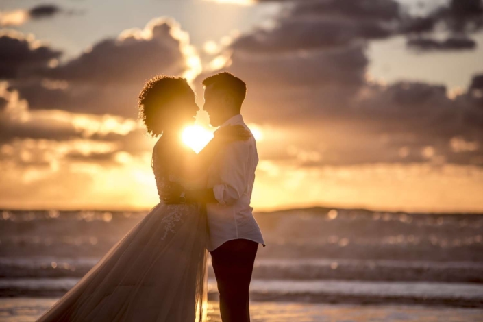 Trash the Dress - Mariée plage océan - Photographe Valérie Jaubert Montauban