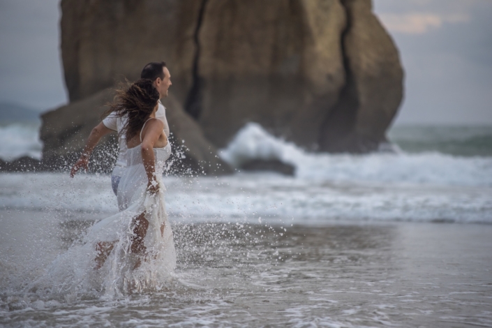 Trash the Dress - Mariée plage océan - Photographe Valérie Jaubert Montauban