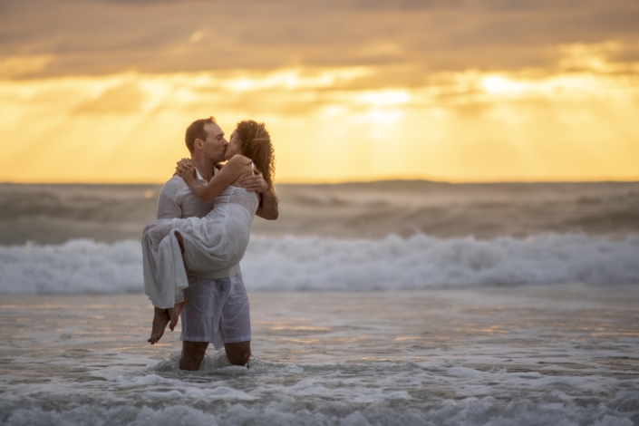 Trash the Dress - Mariée plage océan - Photographe Valérie Jaubert Montauban