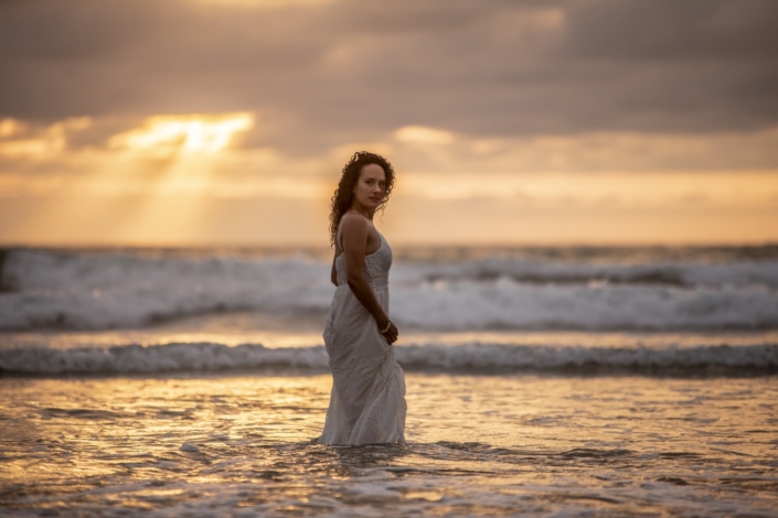 Trash the Dress - Mariée plage océan - Photographe Valérie Jaubert Montauban